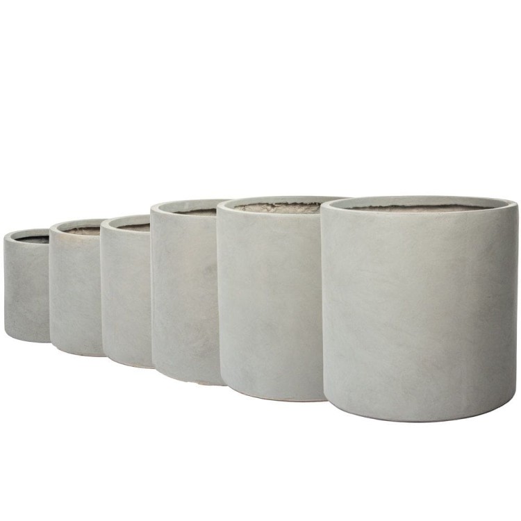 Szara donica ogrodowa ceramiczna.