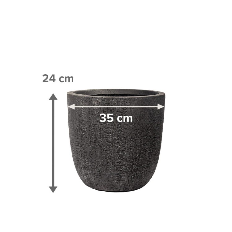 Czarna donica ogrodowa.