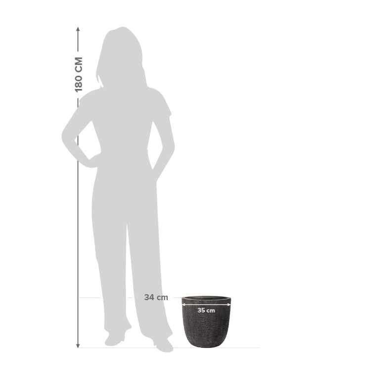 Czarna donica ogrodowa.