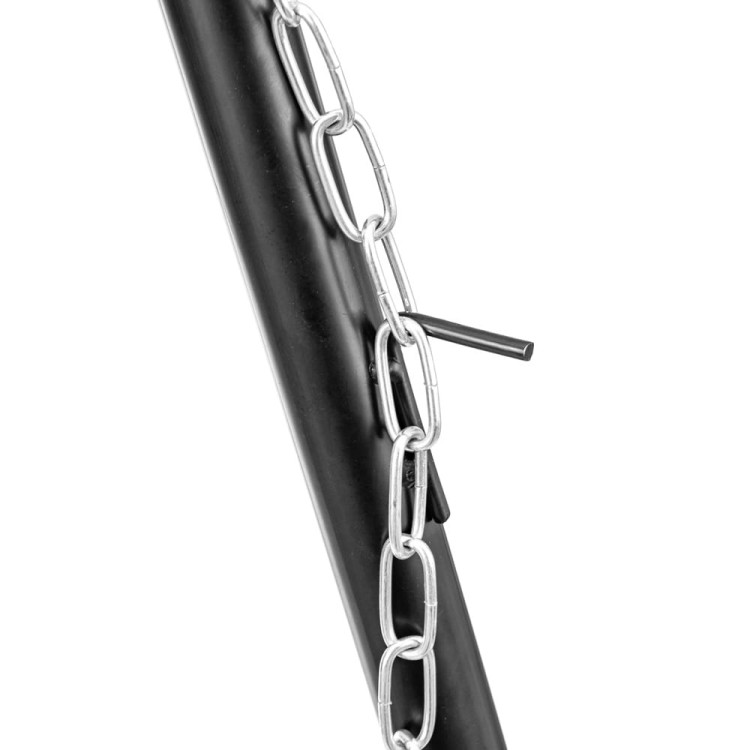 Palenisko ogrodowe na trójnogu.