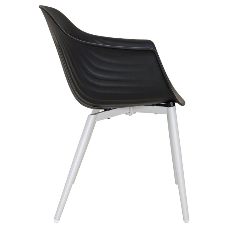 Krzesło ogrodowe w kolorze czarnym.