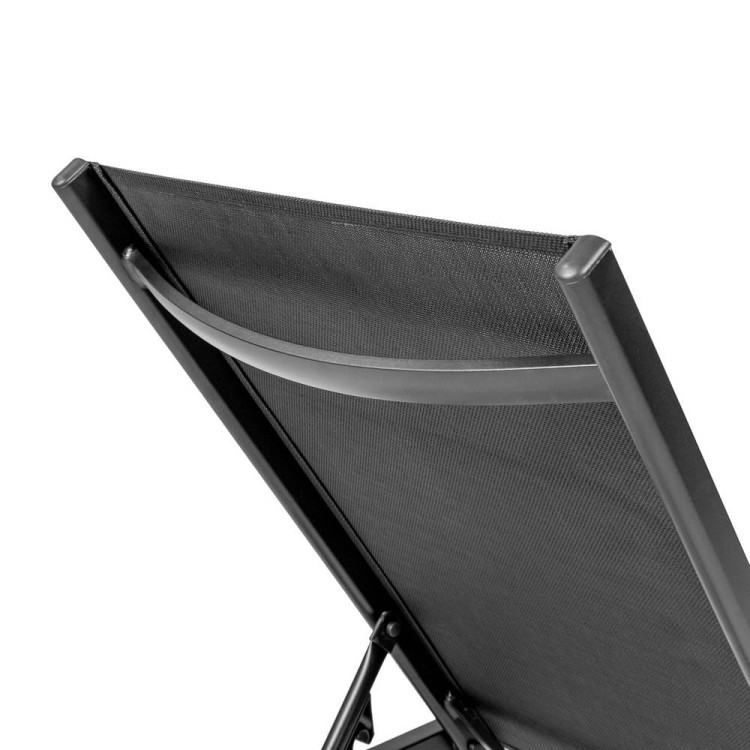 Leżak ogrodowy z regulacją.