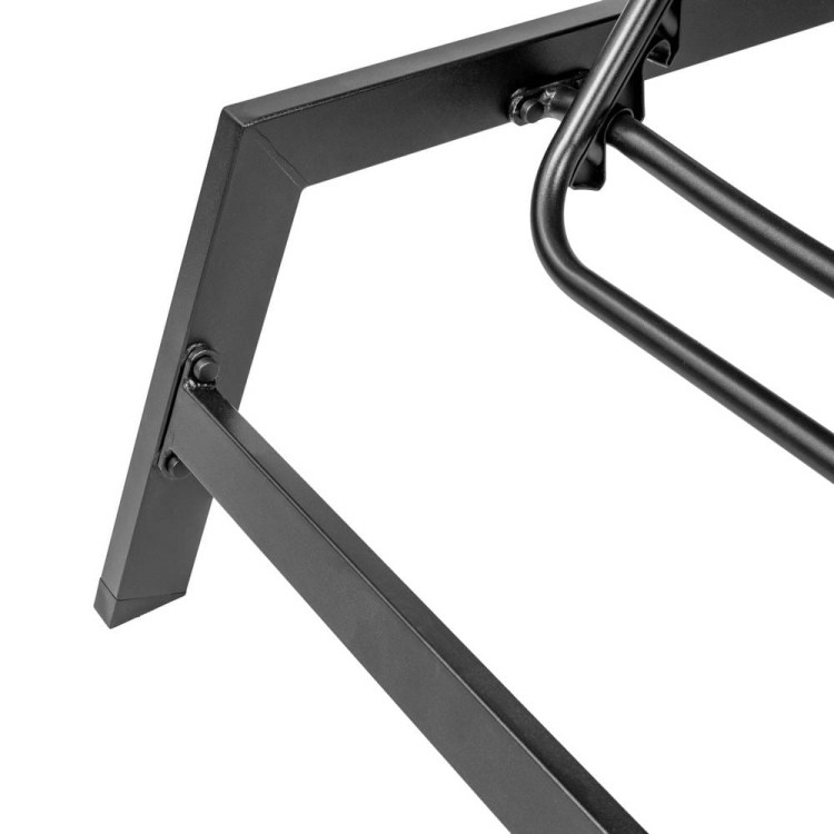 Leżak ogrodowy z regulacją.