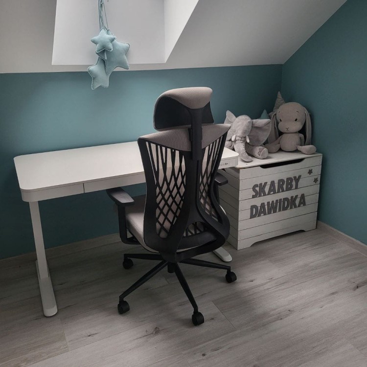Biurko ergonomiczne.