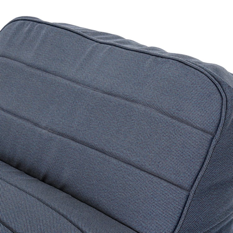 Siedzisko ogrodowe w kolorze granatowym.