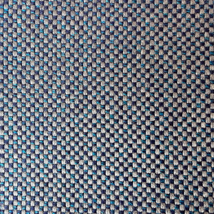 Siedzisko ogrodowe w kolorze granatowym.