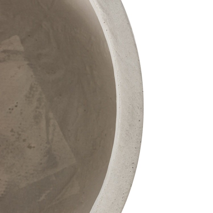 Nowoczesna donica ceramiczna w białym kolorze.