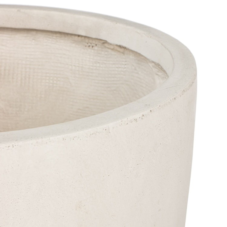 Biała donica ogrodowa ceramiczna.