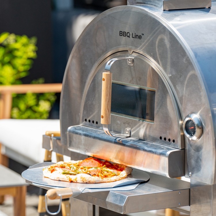 Piec do pizzy węglowy.