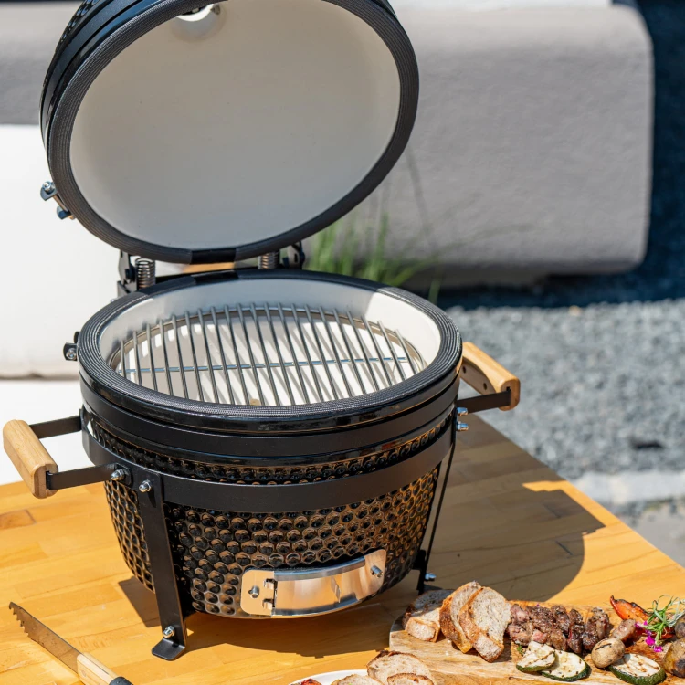 Nowoczesny grill węglowy ceramiczny.