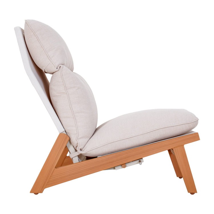 Leżak ogrodowy z podnóżkiem.