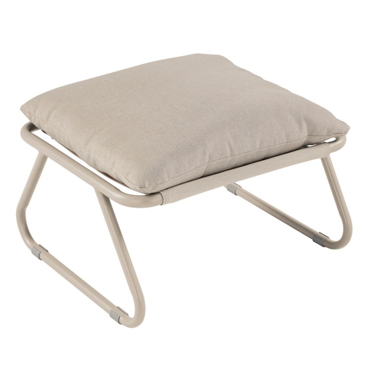 Fotel bujany z podnóżkiem i stolikiem.