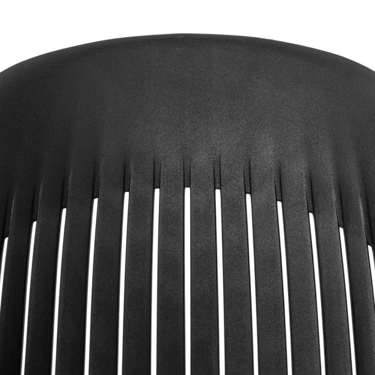 Krzesło ogrodowe w kolorze czarnym.