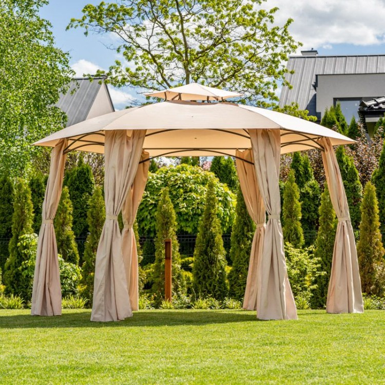 Beżowy pawilon ogrodowy.