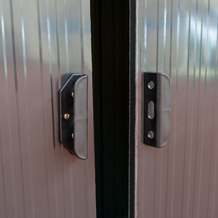 Metalowy domek narzędziowy