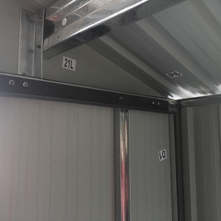 duży domek narzędziowy