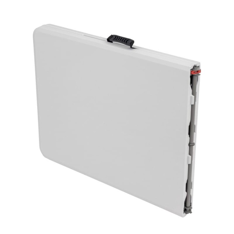 Stół cateringowy w kolorze białym.