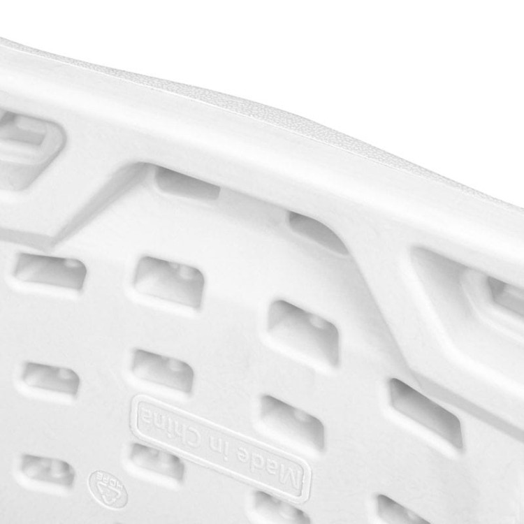 Białe krzesło kateringowe.