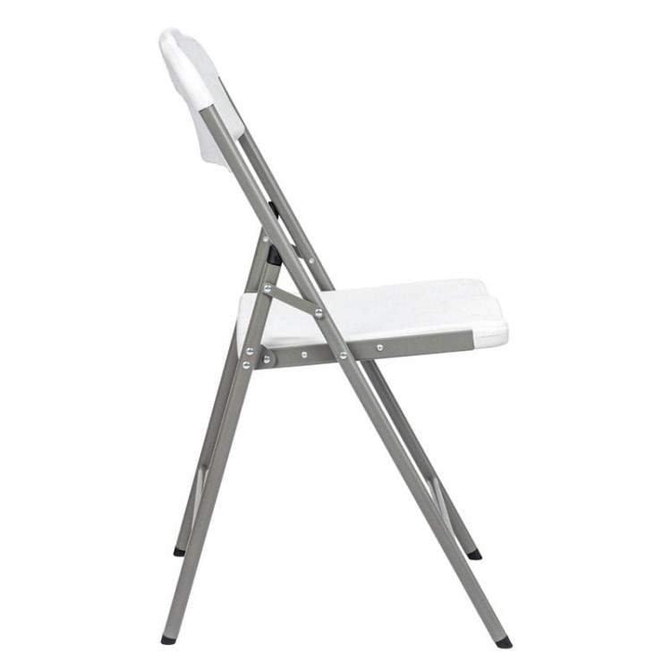 Białe krzesło kateringowe.