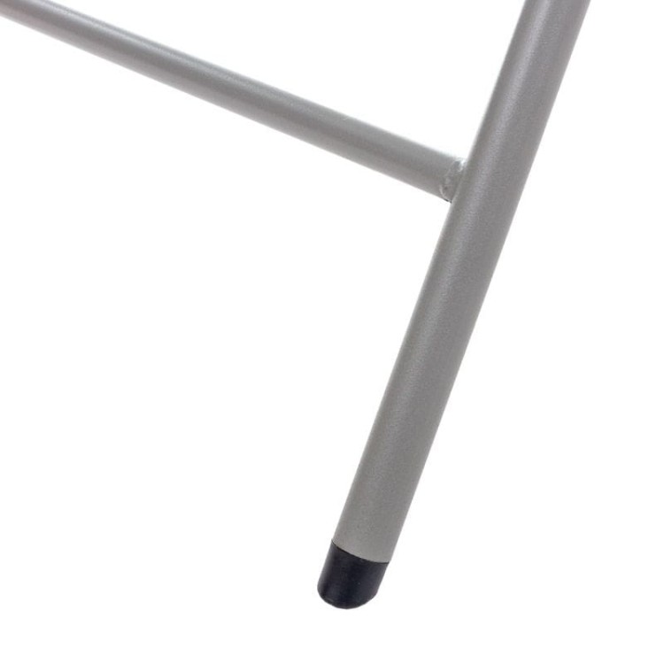 Białe krzesło kateringowe.