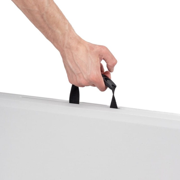 Stół cateringowy biały.