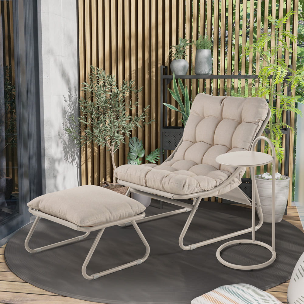 Beżowy fotel ogrodowy